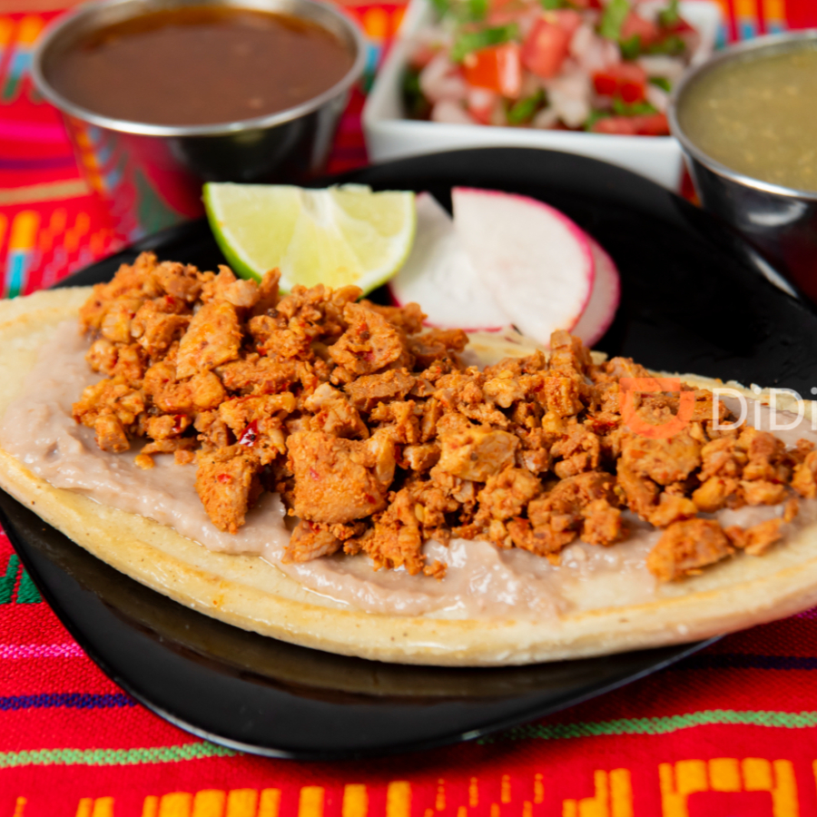 Huarache Chorizo Costra de Queso + Papas Fritas