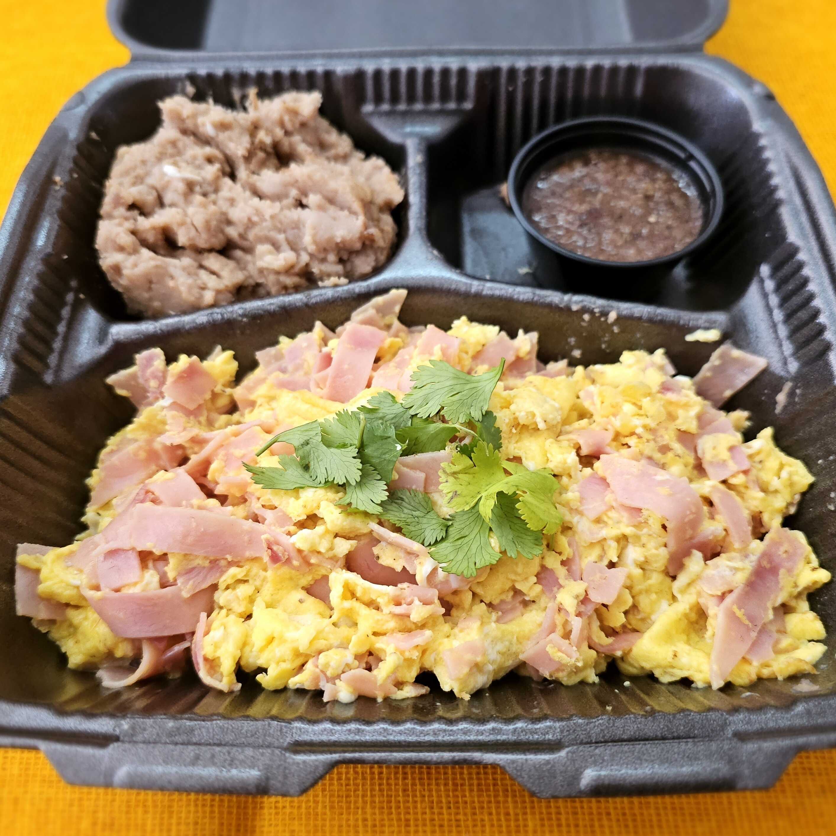 Huevos con salchicha
