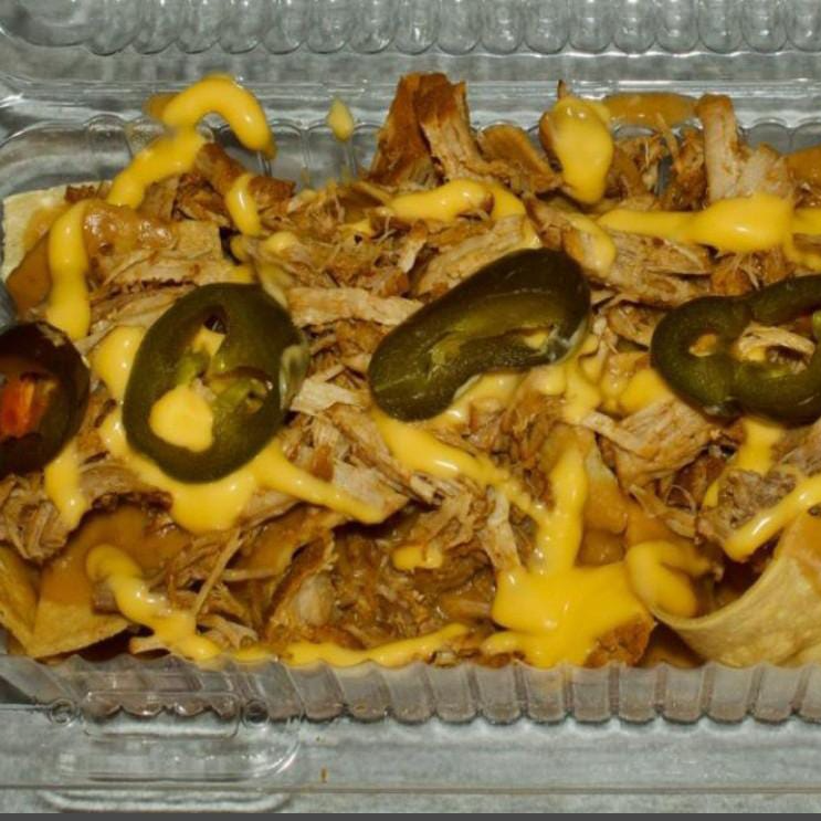 Nachos con Cochinita.