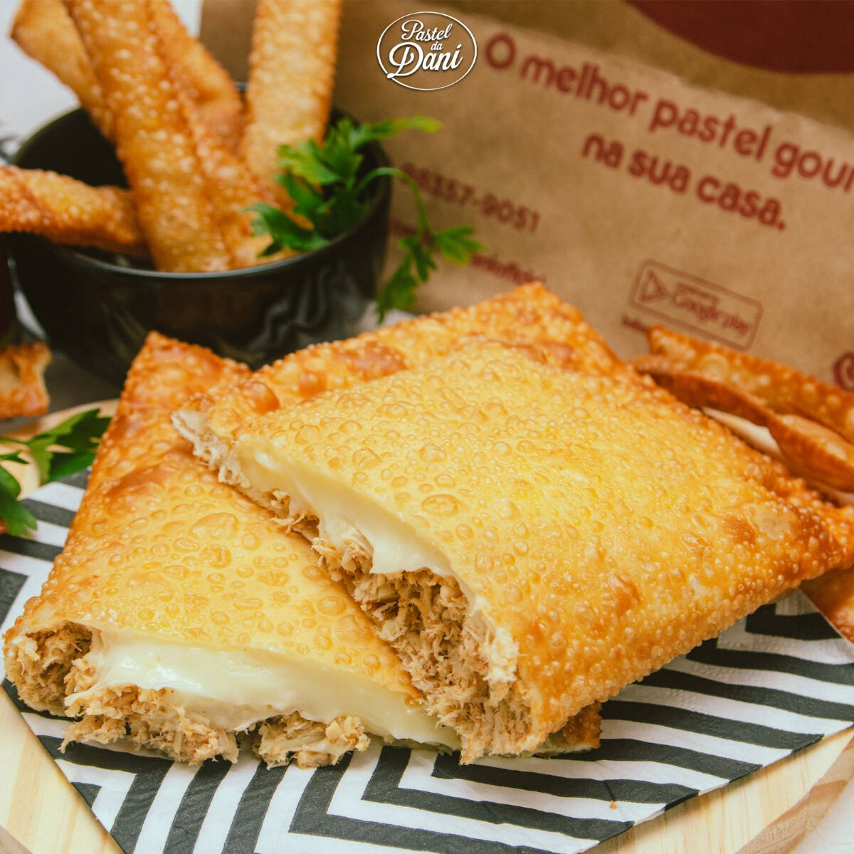 1 Pastel Tradicional (23 cm) + 1 Snacks da Dani + bebida
