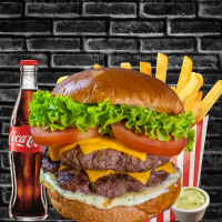 Combo 1 Two burguer 1 Fritas 250gr 1 Refrigerante 350ml Ingredientes: Pão, 2 burguers de fraldinha, 2 camadas de queijo cheddar, salada e maionese da casa