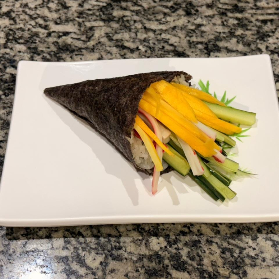 ARROZ DE SUSHI, MANGA, PEPINO, KANI, NORI. APROX 170 GR