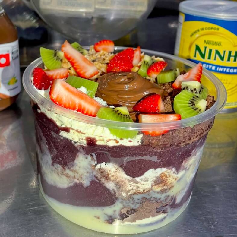 Açaí artesanal 1L + Acompanhamentos
A combinação perfeita! Monte seu pote de 1 Litro escolhendo suas frutas, caldas e complementos crocantes preferidos por um valor super especial.