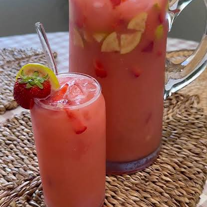 Agua de Guayaba con Fresa