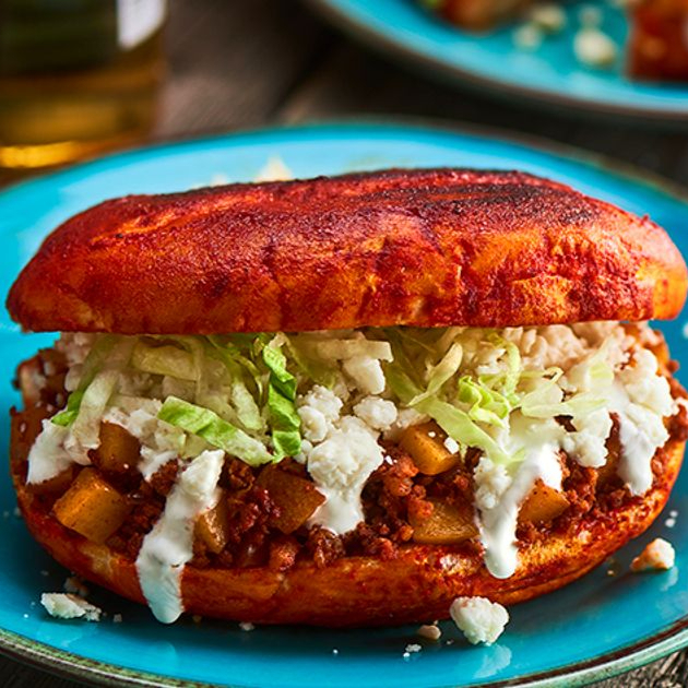 Pambazo adobado de ChoriPollo con Queso