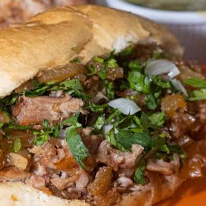 Tortas de Carnitas