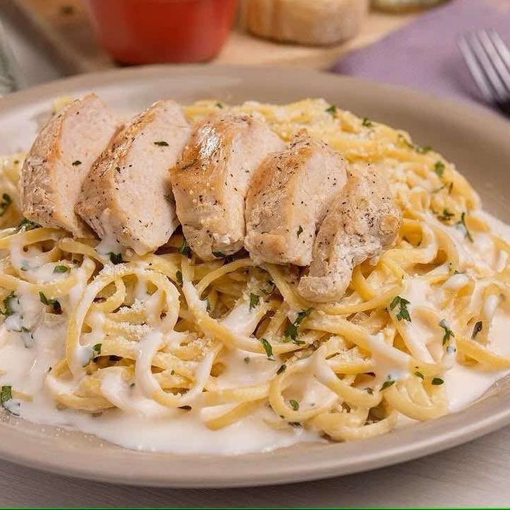 Fetuccini Alfredo con Vegetales