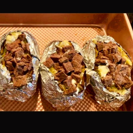 Papa Con Carne Asada