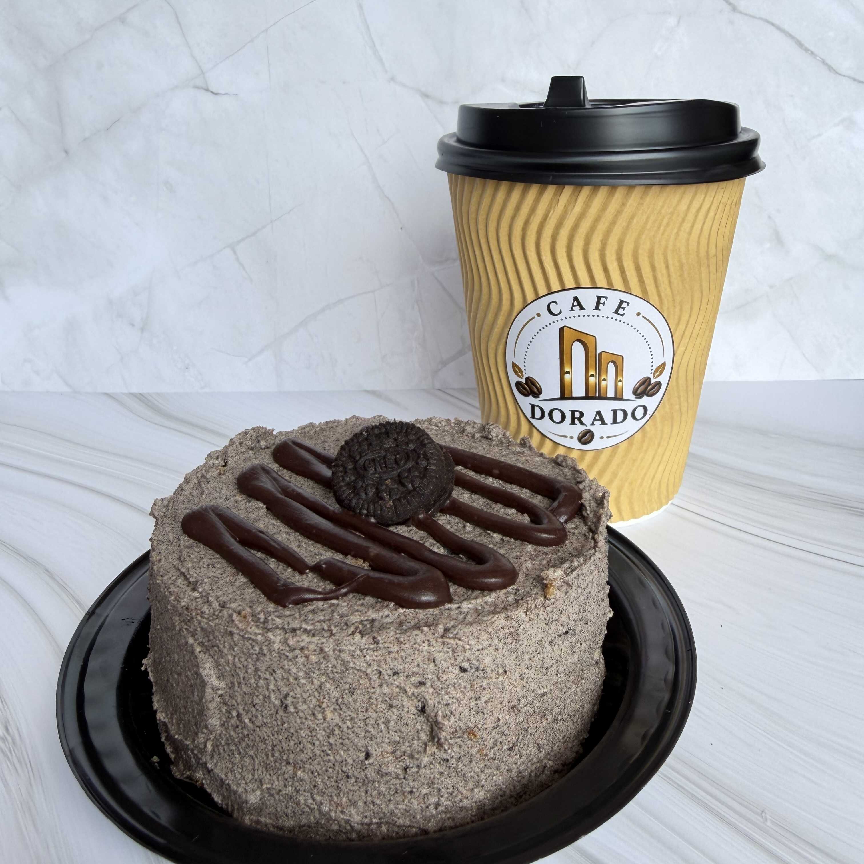 1 AMERICANO 12 Oz Y 1 PASTEL PERSONAL SABOR OREO