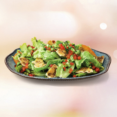 Recheada com um incrível mix de sabores e texturas, essa salada contém alface, tomate, pepino e conta com a crocância do pão sírio, tudo isso temperado com suco de limão, azeite e ervas finas. gostoso demais! (214 g).