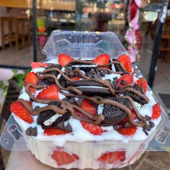 Charola de Fresas con Crema