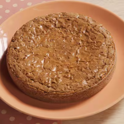 O Bolo Brownie da Casa de Bolos é uma delícia, tem uma casquinha por fora e é molhadinho por dentro, pode ser comido sozinho ou acompanhado e permite combinações incríveis, basta usar a criatividade!
Verifique a informação nutricional em nosso site.