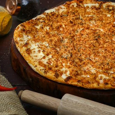 Molho de tomate artesanal, queijo mussarela, frango desfiado, orégano.