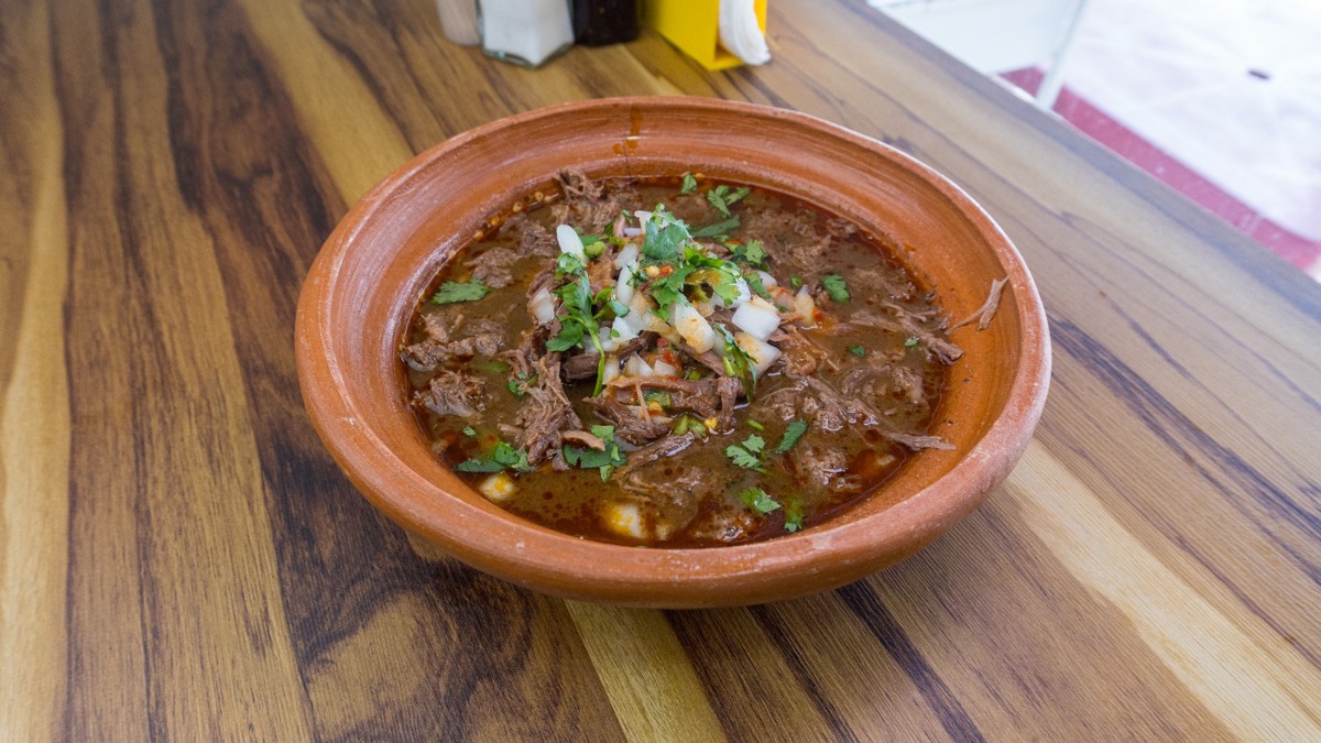 MEDIA ORDEN DE BIRRIA EN CALDO
