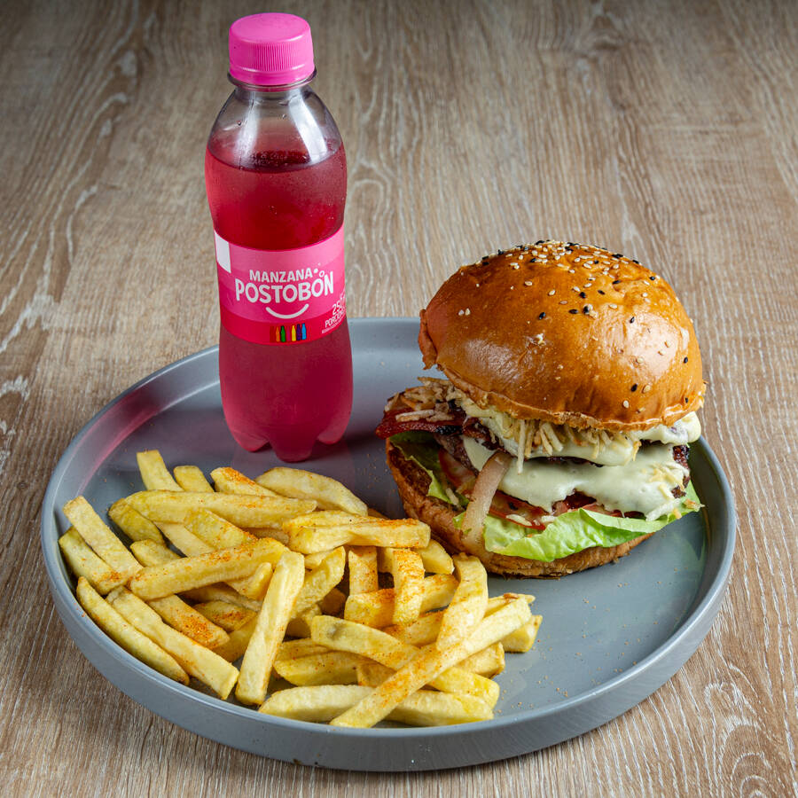 Hamburguesa DOBLE Carne al Carbón + Papa + Gaseosa