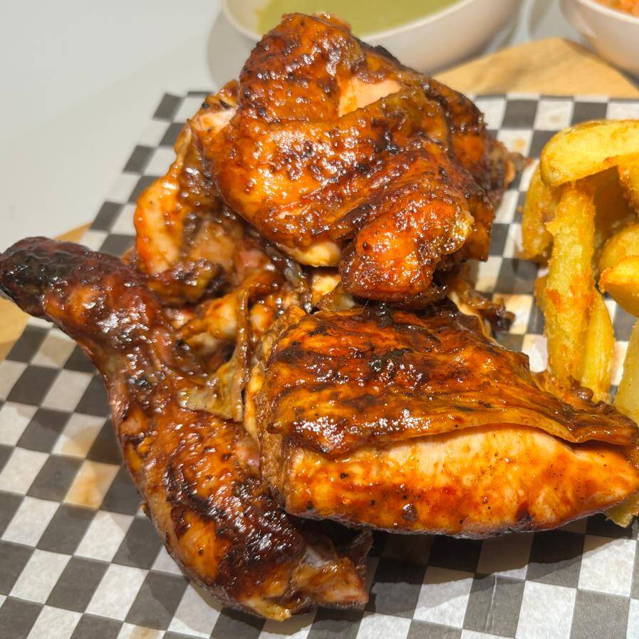 Pollo Entero Bbq (Arroz y Salsa)