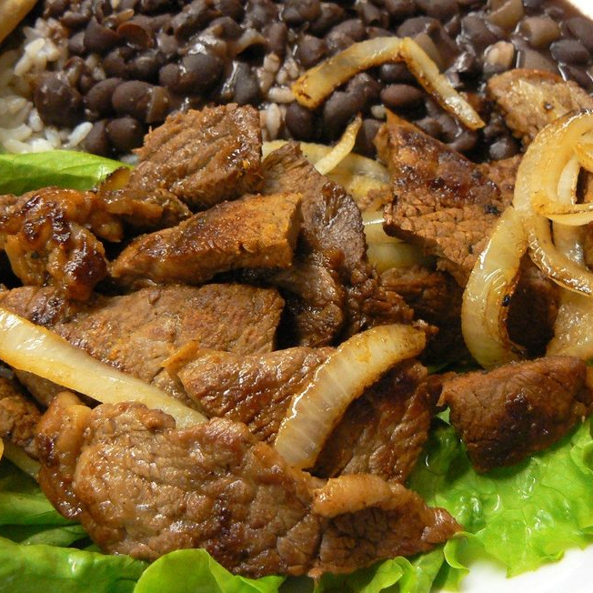 Bistec de Cerdo en Cazuela + 3 Complementos
