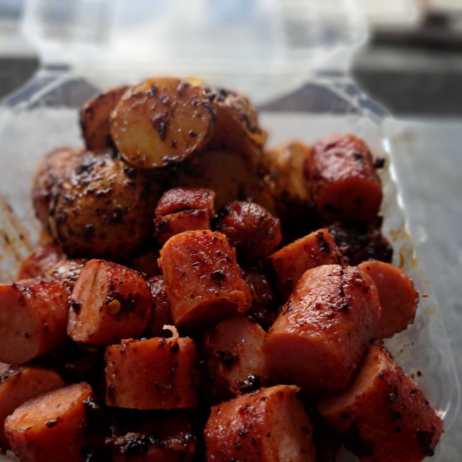 Salchichas Y Papas Endiabladas