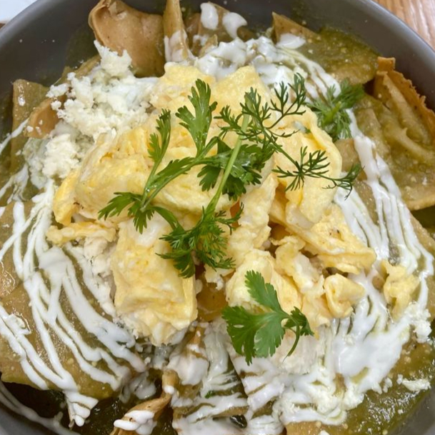 Chilaquiles Verdes de Huevo