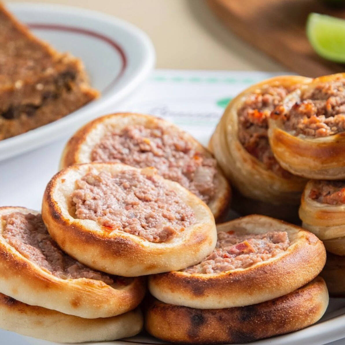 6 unidades mini esfihas