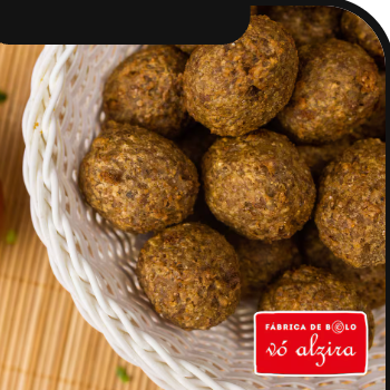 Salgadinho com massa leve e com recheio generoso. Frito e congelado, basta levar ao forno. Contém 20 unidades. Imagem meramente ilustrativa. Serve 4 Pessoas.