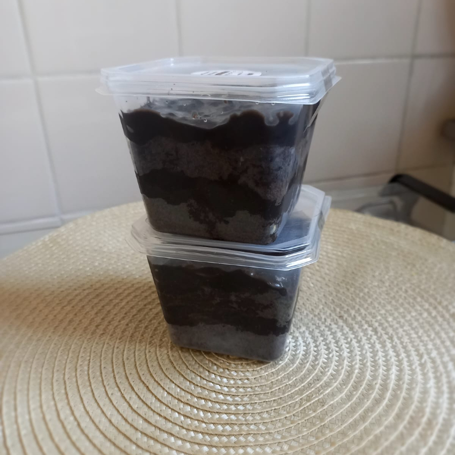 Delicioso bolo de massa dark com recheio de brigadeiro 100% cacau black