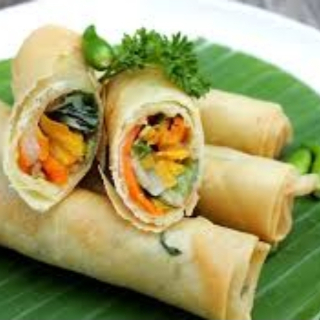 Massa de rolinho repolho /cenoura com carne .