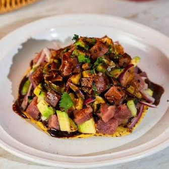 Tostada Atún en Salsa Negra