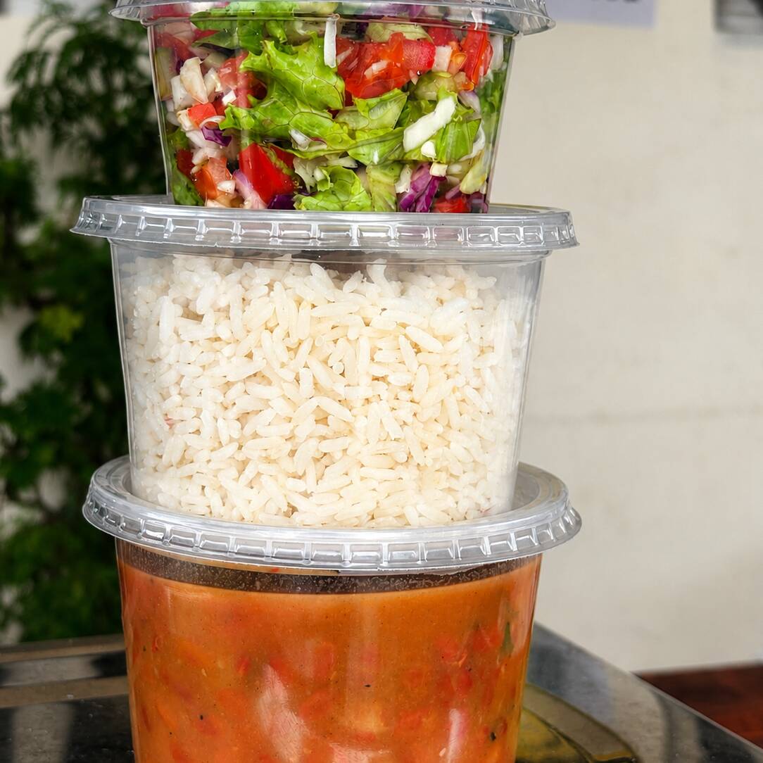 Feijão com charque ( Pote 500ml)
Arroz branco ( Pote 500ml)
Salada (Pote 250ml)