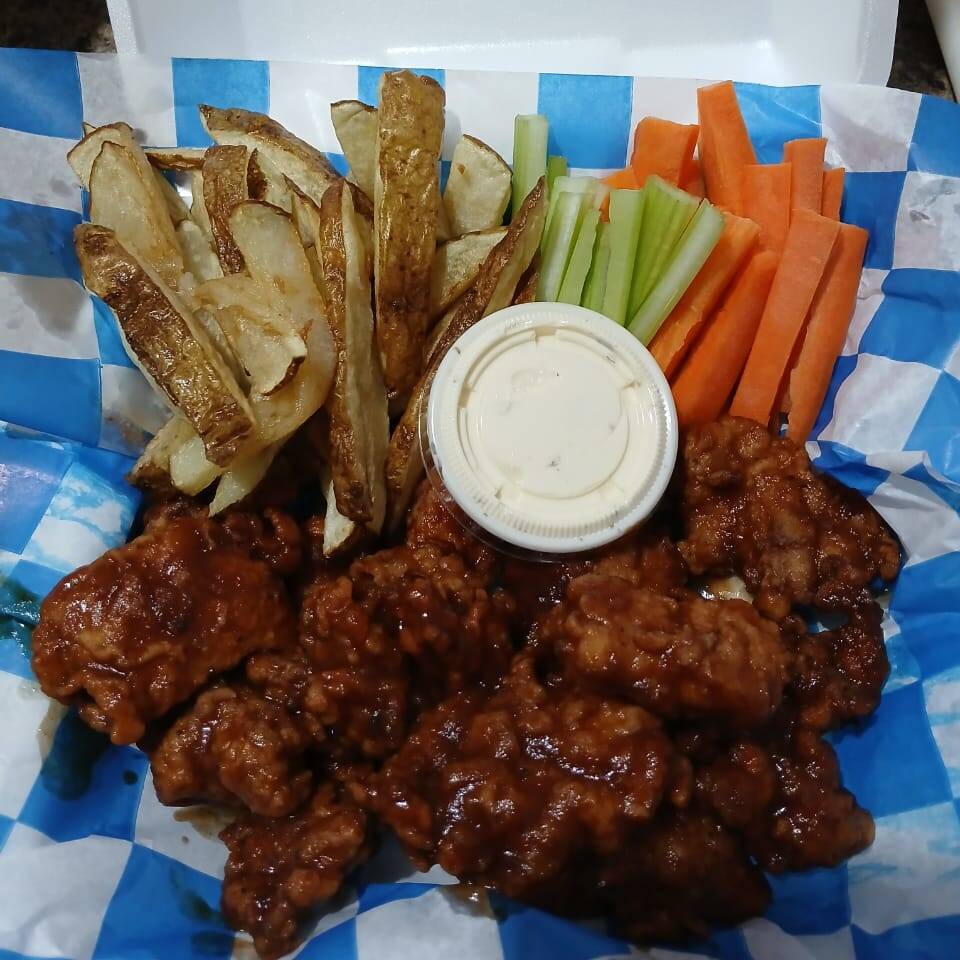Boneless en Salsa de BBQ con Papas