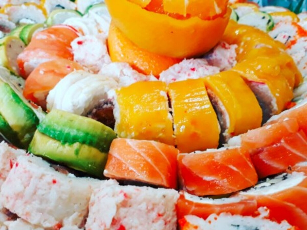 SUSHI MIYAJI Y ALGO MAS