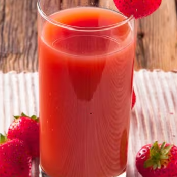 Doce, vibrante e irresistível! Preparado com morangos frescos e suculentos, este suco entrega um sabor marcante e natural, com a cremosidade perfeita.