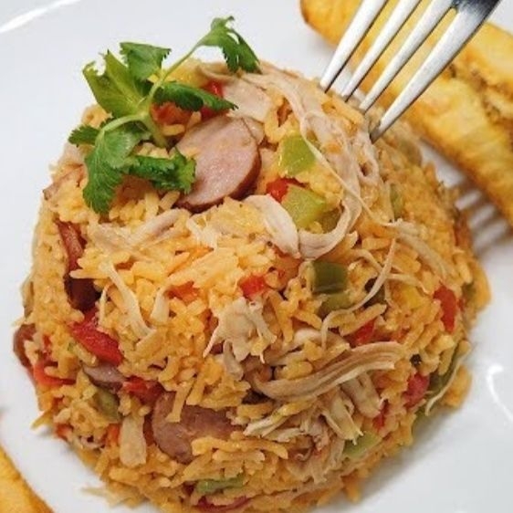Porcion de arroz de salchicha