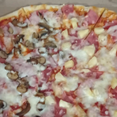 PIZZA GRANDE MITAD HAWAIANA MITAD CHAMPIÑONES