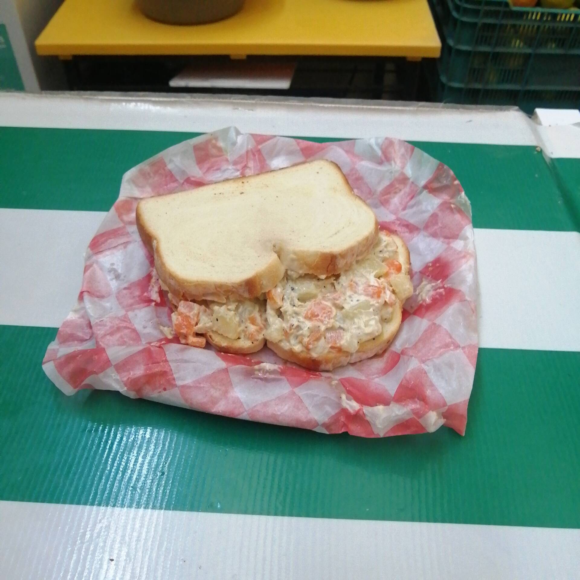 Sándwich de Ensalada Rusa