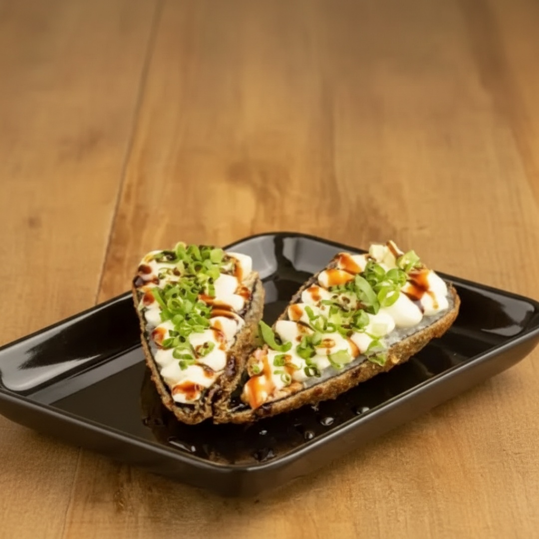 Temaki de Salmão grelhado com cream cheese (Empanado e Frito), aberto ao meio e recheado com cream cheese, tarê, cebolinha e gergelim! *Acompanha molho shoyu e tarê (Quantidade proporcional aos produtos adquiridos). Hashtag Sushi #sushi #hotroll #sashimi #combinados #combos #cocacola #Fanta #saudavel #ceviche #shimeji #camarão #eat #uramaki #hossomaki #salmão #porções #poque #poke #yakisoba #wassabi #grelhados #fritos #sushiburguer #sushiburger #bighot #hottemaki #temakihot #barcas #kani #comidasaudavel #frutosdomar #peixe #comidarapida #entregagratis #bomebarato #jantar #almoço #variada #burguer #burger #lanches #vegetariana #vegana #50%off #famososcomdescontão #cupomde5 #cupomde10 #cupom #promoçao #diadospais #diadasmães #diadascrianças #diadosnamorados #aniversario #natal #anonovo #tudão #arraia #famososdo #queridinhos #maispedidos #rodizio #rodiziojapones #comborodizio #Doritos #salmãogrelhado #skin #mistos #asiatica #ohanajapanfood #delivery #food #Halloween
