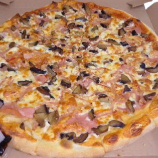 Pizza Americana con pan de ajo