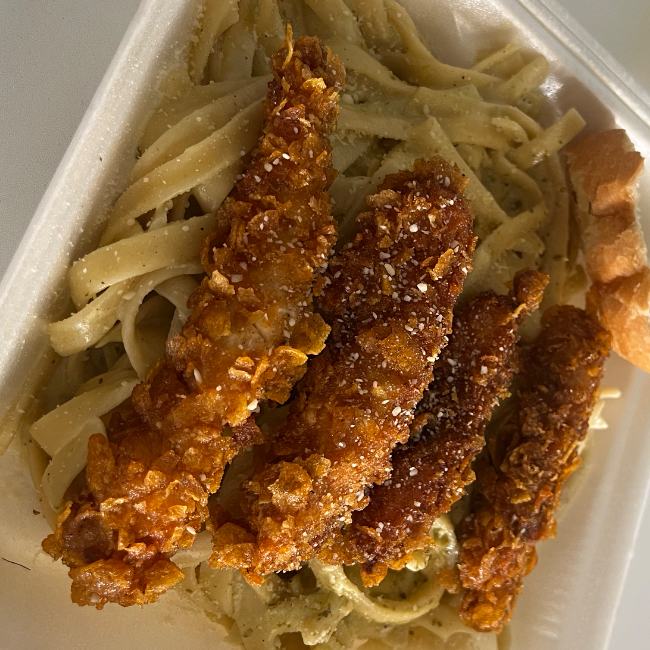 Fetuccini con Tiras Crispy
