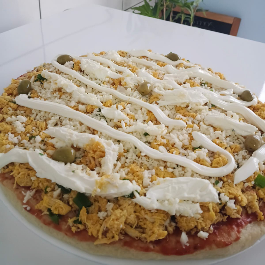 Frango desfiado temperado e Azeitona