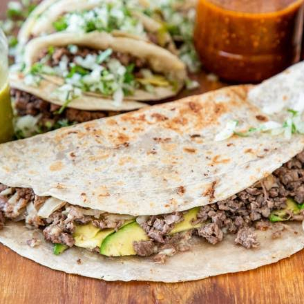 ORDEN DE 3 TACOS CON TORTILLA DE HARINA.