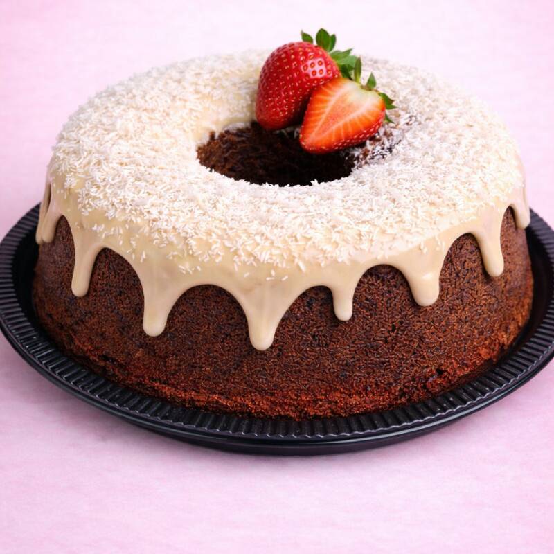 🥛 Bolo de Ninho (massa de chocolate) Bolo de chocolate bem fofinho com cobertura cremosa de leite Ninho. Contraste perfeito entre chocolate e Ninho.