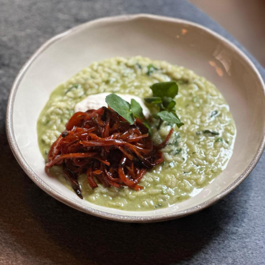 Arroz arbóreo , agrião, cenoura em caramelo de especiarias e stracciatella