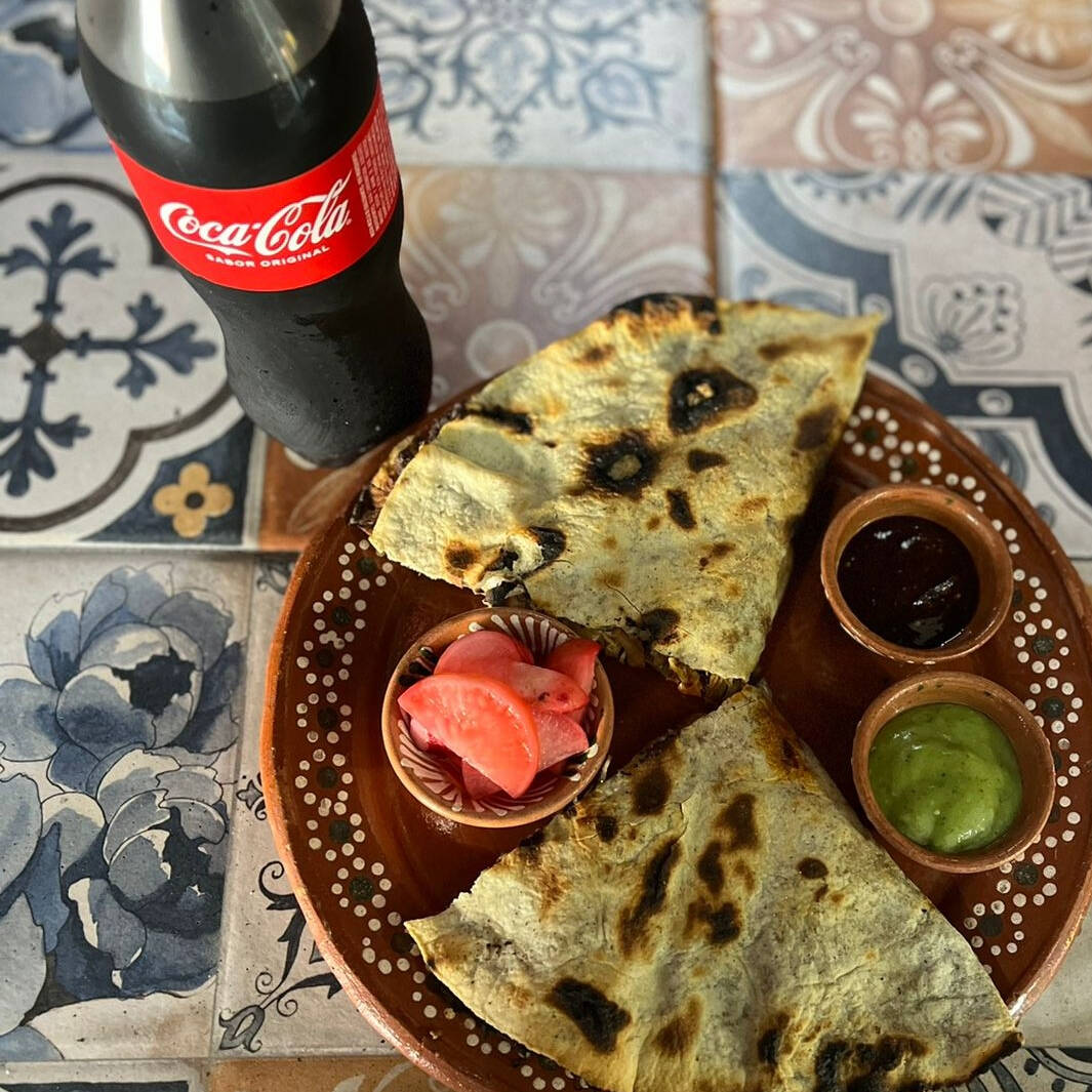 tlayuda + coca