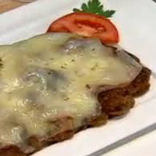 Bife de contra file com queijo prato, acompanha arroz, feijão, farofa e fritas