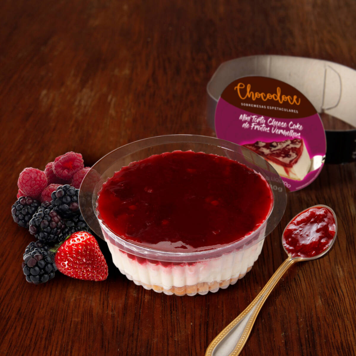 Banoffe- Massa Sable aromatizada com canela em pó, coco seco, recheado com creme de banana caramelada e camadas de baunilha . Coberto com creme gelado de chantilly, leite condensado e baunilha, coberto com canela em pó.