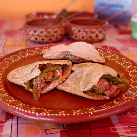 Gordita de Costilla con Nopales