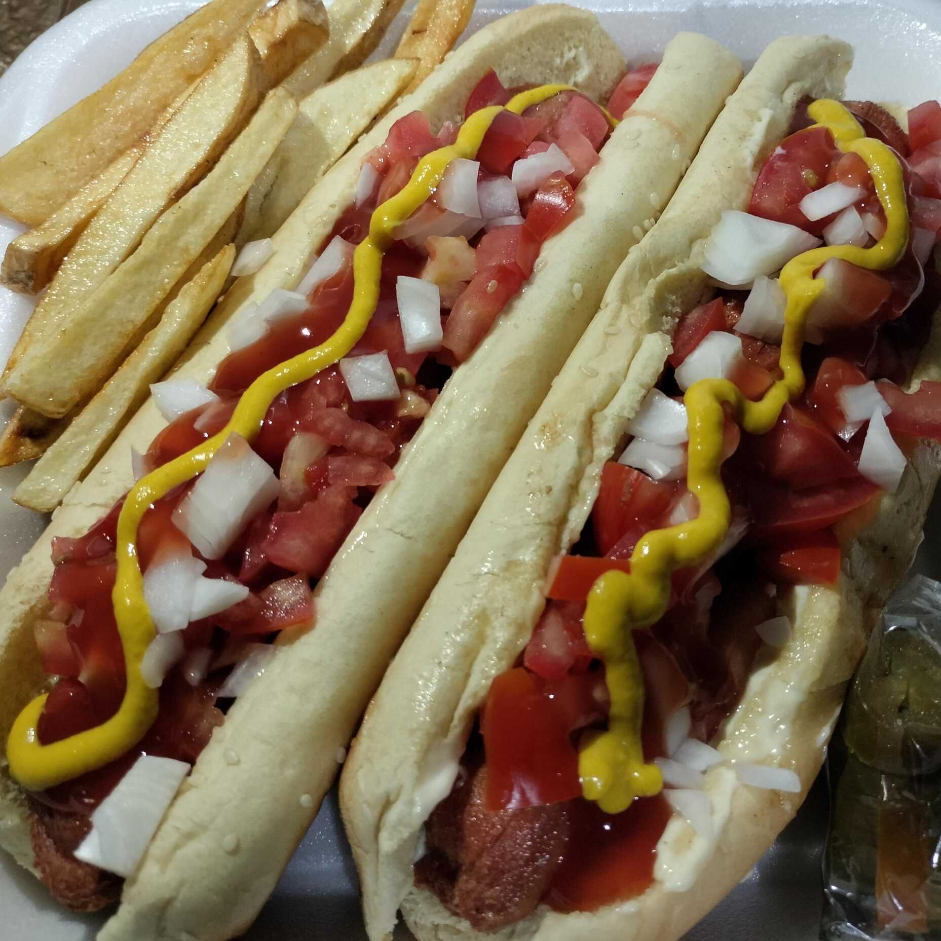1 MEGA HOT DOG CON PAPAS