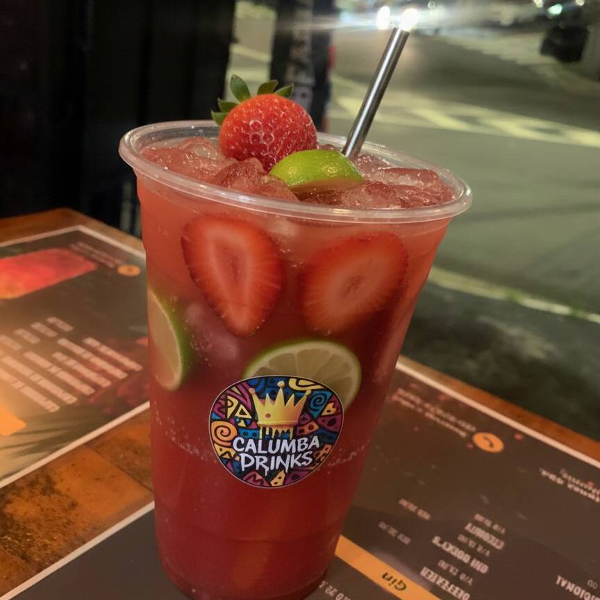Deliciosa caipirinha Raiz de morango, podendo ser a base de cachaça
selecione a opção abaixo.