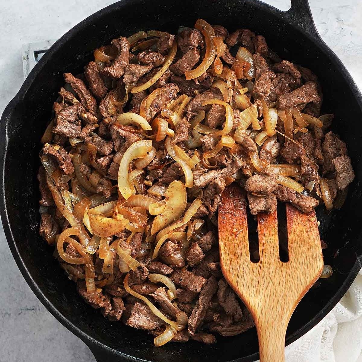 Bistec Encebollado