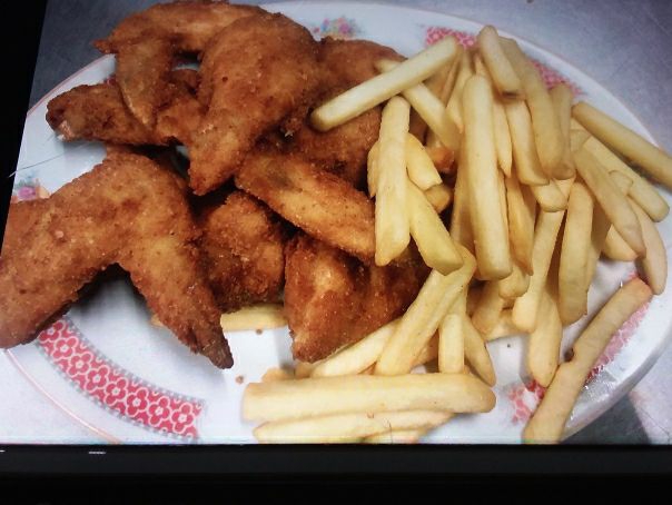 10 Alitas de Pollo con Papas